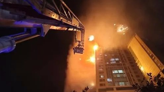 消防知識 丨 全樓在燃燒！33層建筑深夜起火，高層火災到底該如何逃生？
