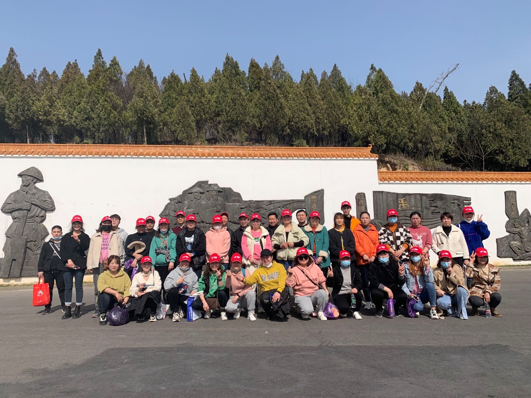文明登山健康行，志愿服務(wù)護(hù)環(huán)境——依愛(ài)消防開展“學(xué)雷鋒日”主題活動(dòng)